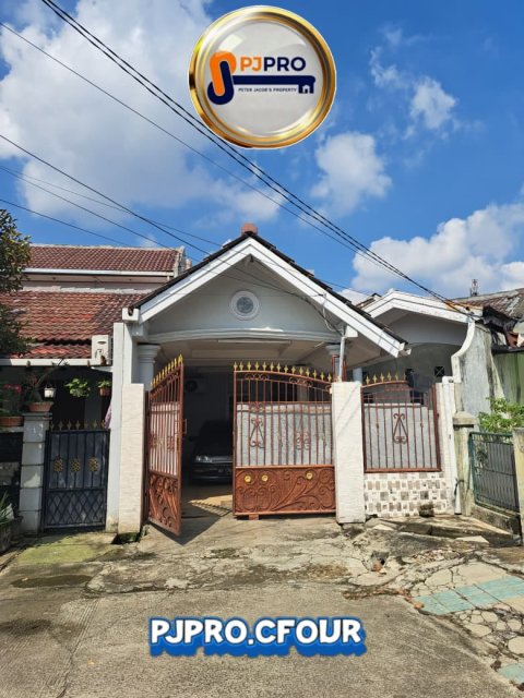 Dijual Rumah Posisi Hook Semi Furnished di Villa Indah Permai
