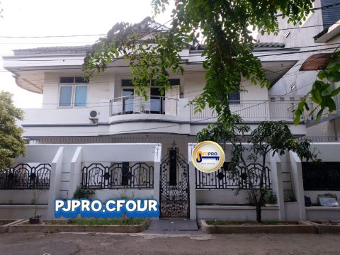 Dijual Rumah Besar dengan Posisi Hook di Harapan Indah Bekasi