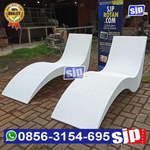 pengrajin sunbed  rattan syentetic sunbed sun lounger kursi santai kolam renang rotan sintetis