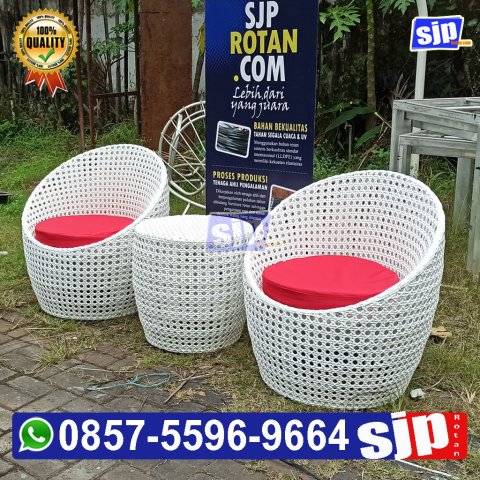 pengrajin kursi teras rumah rotan sintetis cocok untuk rumah, hotel, villa, apartement