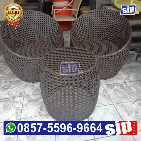 pengrajin kursi teras rumah rotan sintetis cocok untuk rumah, hotel, villa, apartement
