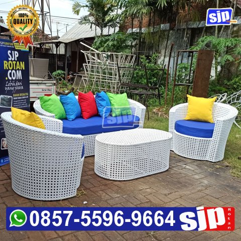 pengrajin 1 set sofa rotan sintetis anyaman mata ayam Harga Sofa Rotan Minimalis, Harga Sofa Rotan Plastik, Jual Furniture Dari Rotan, Jual Furniture Rotan Bogor, Jual Furniture Rotan Di Karawang, Jual Furniture Rotan Di Purwokerto, Jual Furniture Rotan Murah, Jual Furniture Rotan Sintetis, Jual Furniture Rotan Surabaya,