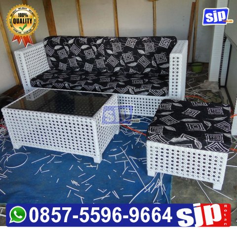 pengrajin sofa rotan sintetis  anyaman mata ayam cocok untuk ruang tamu & ruang keluarga