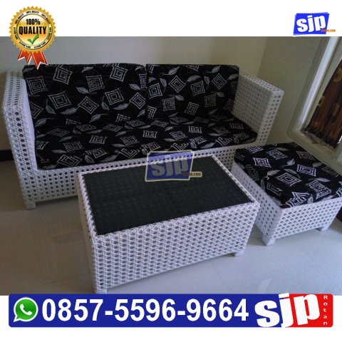pengrajin sofa rotan sintetis  anyaman mata ayam cocok untuk ruang tamu & ruang keluarga