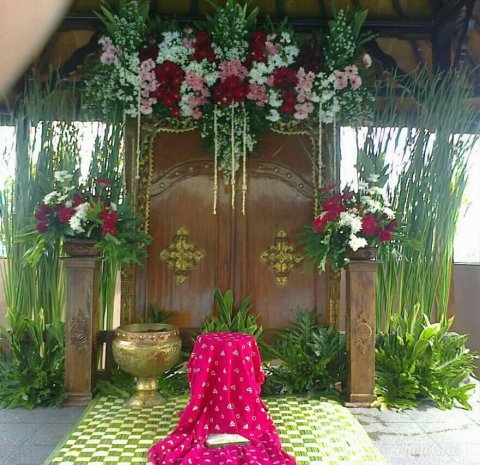 Turun Tanah Tedak Siten Ibu Sari