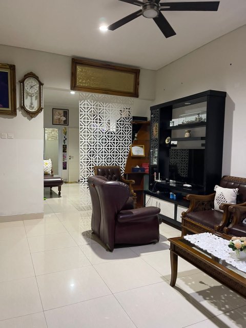 Dijual rumah 2 lantai siap huni lingkungan aman nyaman di Harapan Indah Cluster Adara