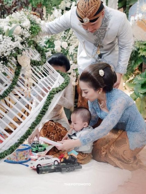 Turun Tanah Tedak Siten Ibu Maya