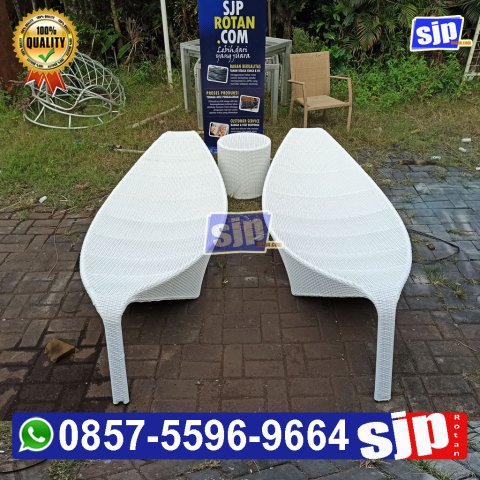 pengrajin sunbed sun lounger pool kuesi santai kolam renang rotan sintetis Kursi outdoor rotan sintetis, kursi kolam renang hotel, kursi makan outdoor, kursi cafe rotan sintetis, sofa modern rotan sintetis premium, sofa rotan sintetis minimalis, sofa minimalis anyaman rotan sintetis, sofa rotan sintetis ruang tamu, sunbed pool rotan sintetis, jual sunbed rotan sintetis outdoor, sun lounger kursi kolam renang, jual sun lounger rotan sintetis, sofa bed rotan, jual sofa bed rotan sintetis, kursi k