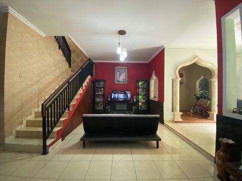 Dijual Cepat Rumah dengan Lokasi Strategis di Grand Galaxy Bekasi