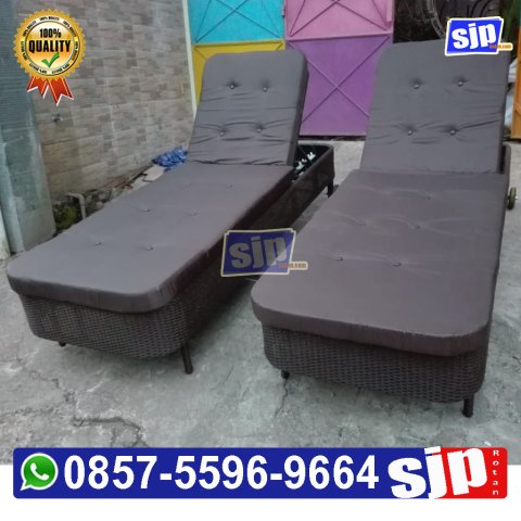 pengrajin jual sunbed sun lounger sunbrdpool kursi santai kolam renang rotan sintetis Kursi outdoor rotan sintetis, kursi kolam renang hotel, kursi makan outdoor, kursi cafe rotan sintetis, sofa modern rotan sintetis premium, sofa rotan sintetis minimalis, sofa minimalis anyaman rotan sintetis, sofa rotan sintetis ruang tamu, sunbed pool rotan sintetis, jual sunbed rotan sintetis outdoor, sun lounger kursi kolam renang, jual sun lounger rotan sintetis, sofa bed rotan, jual sofa bed rotan sintet