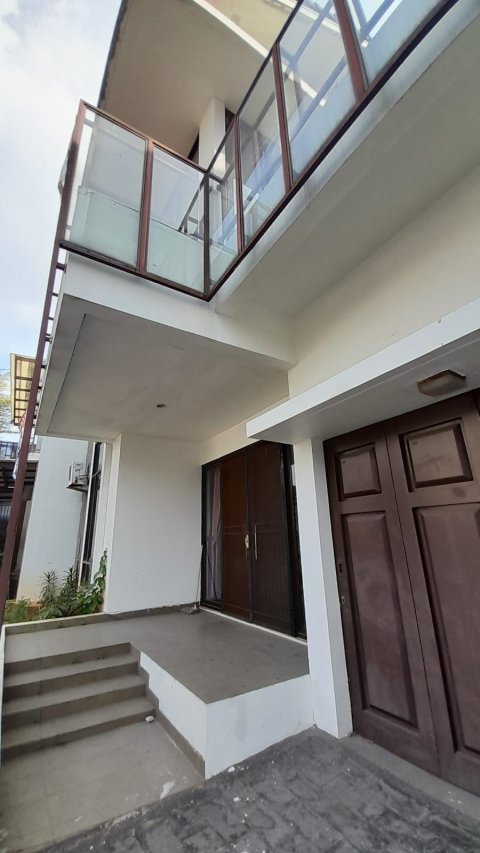 Disewakan rumah bagus siap huni di Harapan Indah 2 Cluster Asia Tropis Bekasi