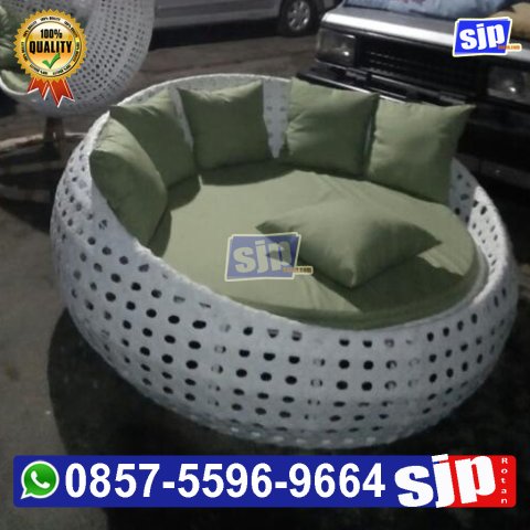 pengrajin sofa malas / santai rotan sintetis for outdoor Kursi outdoor rotan sintetis, kursi kolam renang hotel, kursi makan outdoor, kursi cafe rotan sintetis, sofa modern rotan sintetis premium, sofa rotan sintetis minimalis, sofa minimalis anyaman rotan sintetis, sofa rotan sintetis ruang tamu, sunbed pool rotan sintetis, jual sunbed rotan sintetis outdoor, sun lounger kursi kolam renang, jual sun lounger rotan sintetis, sofa bed rotan, jual sofa bed rotan sintetis, kursi kolam renang outdoo