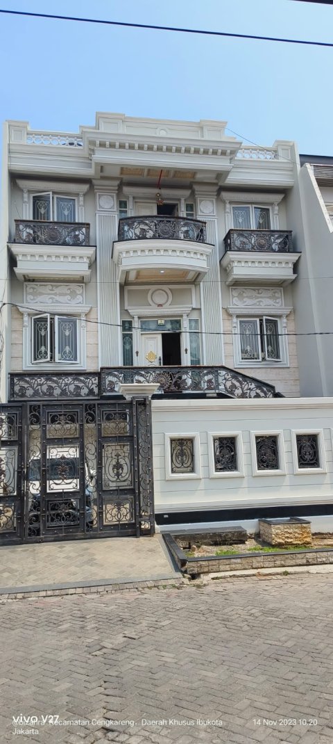 Dijual Rumah Mewah Full Furnished di Taman Palem Cengkareng, Jakarta Barat