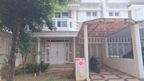 Disewakan rumah siap huni semi furnished di Summarecon Bekasi Cluster Vernonia Residence
