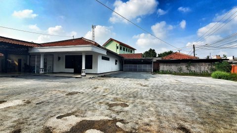 Dijual Tanah Ada Bangunan Rumah dengan Area Bebas Banjir di Pinggir Jalan Raya Babelan Bekasi