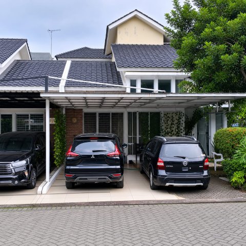 Dijual Rumah Posisi Hook Lingkungan Asri di Cluster Grand Galaxy Bekasi
