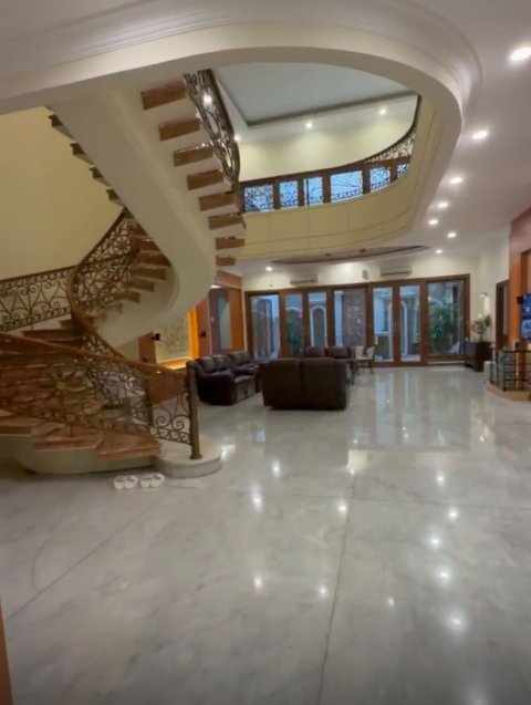 Dijual rumah mewah cantik full furnished di Bukit Gading Mediterania Jakarta Utara
