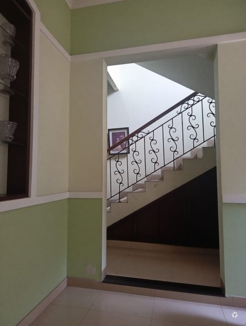 Dijual Rumah 2 Lantai dengan Akses Jalan Yang Lebar di Komplek Billymoon Jakarta Timur