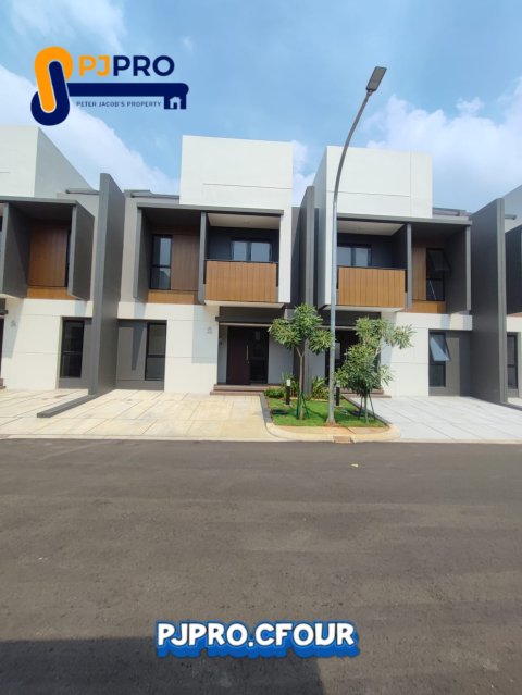 Dijual Rumah Terenovasi di Summarecon Crown Gading Cluster Regia