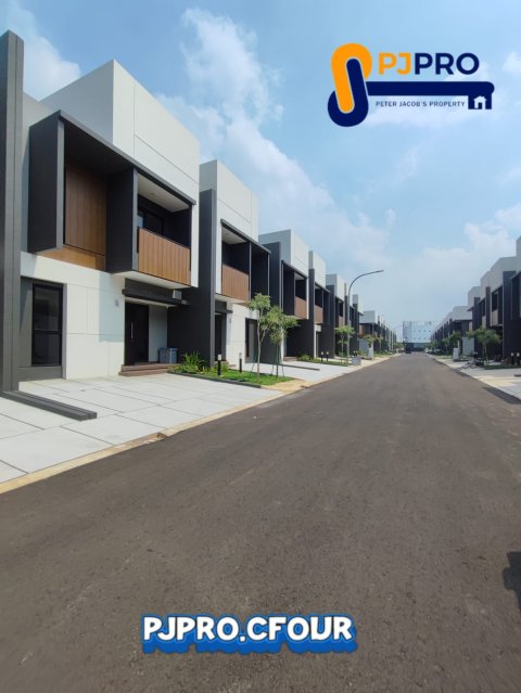 Dijual Rumah Terenovasi di Summarecon Crown Gading Cluster Regia