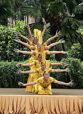 Tari 1000 Tangan Cheer Production