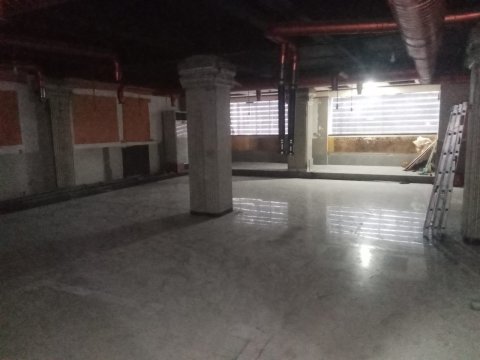 Disewakan Ruko Gandeng 3 Unit Tidak Terpisah Ex Restaurant di Jalan Boulevard Barat Raya Jakarta Utara