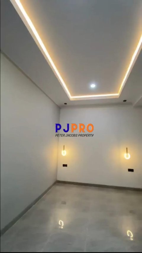 Disewakan Rumah Terenovasi di Summarecon Crown Gading Cluster Regia
