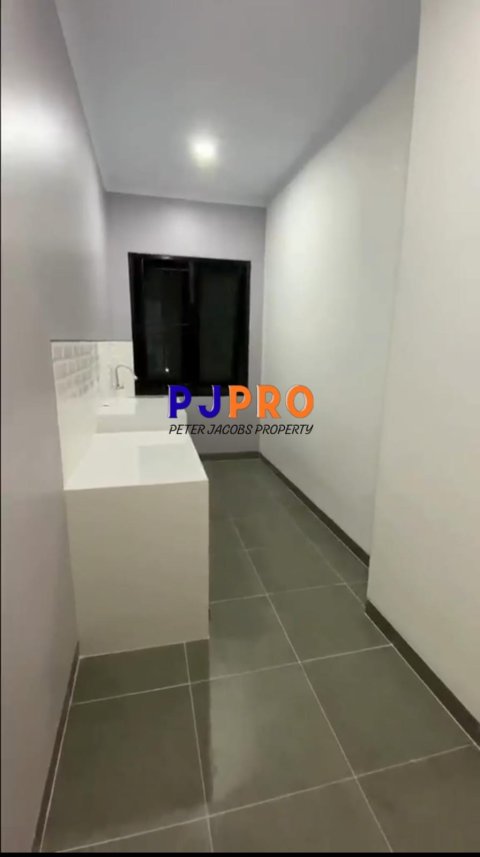 Disewakan Rumah Terenovasi di Summarecon Crown Gading Cluster Regia