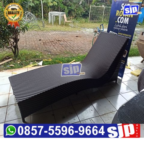 pengrajin jual sunbed sun lounger sunbed pool kursi santai kolam renang rotan sintetis Kursi outdoor rotan sintetis, kursi kolam renang hotel, kursi makan outdoor, kursi cafe rotan sintetis, sofa modern rotan sintetis premium, sofa rotan sintetis minimalis, sofa minimalis anyaman rotan sintetis, sofa rotan sintetis ruang tamu, sunbed pool rotan sintetis, jual sunbed rotan sintetis outdoor, sun lounger kursi kolam renang, jual sun lounger rotan sintetis, sofa bed rotan, jual sofa bed rotan sinte
