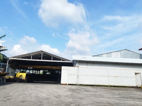 Disewakan gudang 2 bangunan akses kontainer dan mobil trailer di Cimuning Bekasi
