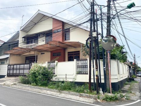 Dijual Rumah Posisi Hook Siap Huni 2 Lantai di Kav DKI Pondok Kelapa Jakarta Timur