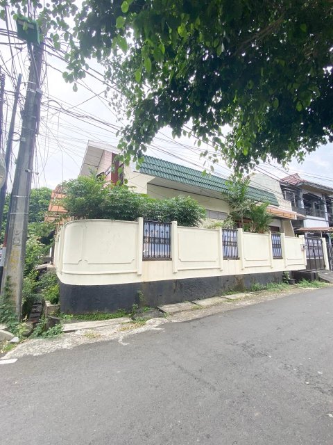 Dijual Rumah Posisi Hook Siap Huni 2 Lantai di Kav DKI Pondok Kelapa Jakarta Timur