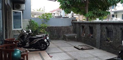 Dijual Rumah Bagus Siap Huni di Taman Modern Jakarta Timur